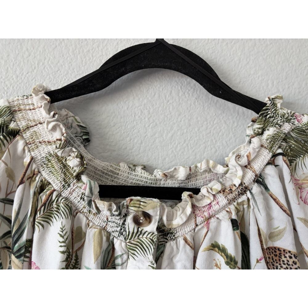 H&M Linen blend Tropical Floral Jaguar Ruffle Neck & Short Sleeve Blouse Size 6 - Picture 3 of 9